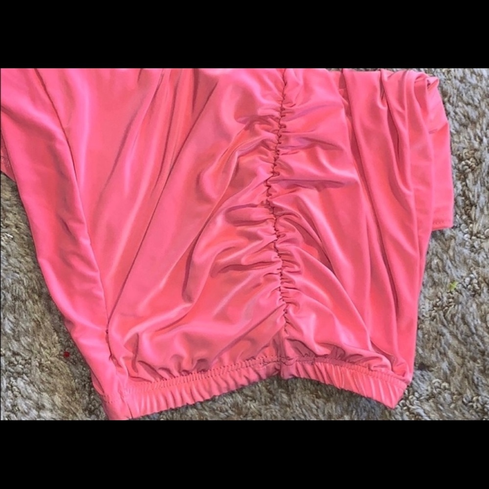 PrettyLittleThing Ruched Short - Picture 5 of 6